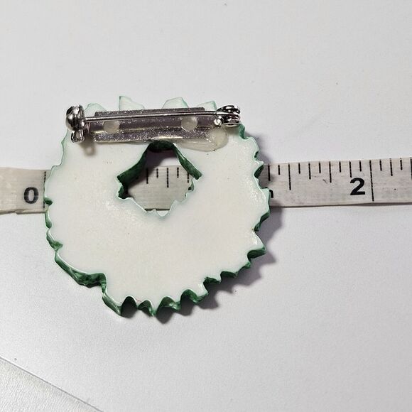 *Final Sale* Vintage Brooch Christmas Wreath Green with Red Bow Holiday Pin - Picture 5 of 9